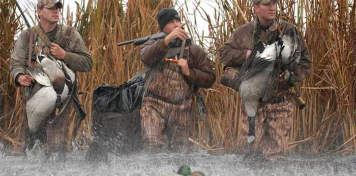 Pros and Cons of Hunting during Rainy Days